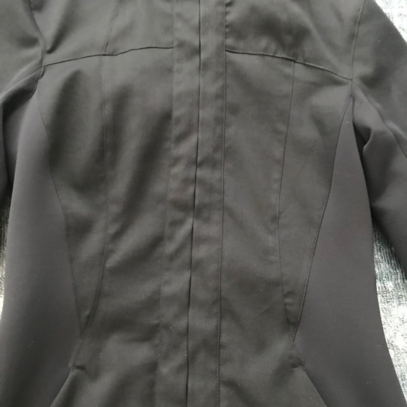 Ladies Lululemon transitional coat, like new - Picture 4 of 14